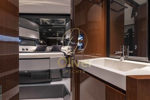17 VIP Cabin Toilette