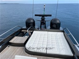 {E} Sundeck
