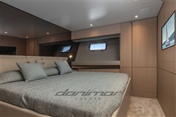 {I} VIP Cabin