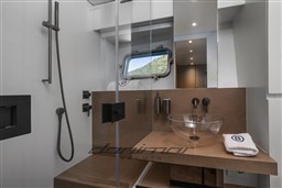 {I} VIP Bathroom