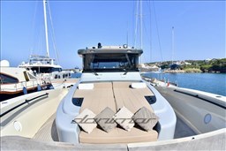 {E} Bow Sunbathing Area