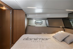 {I} VIP Cabin