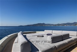 {E} Bow sunbed area