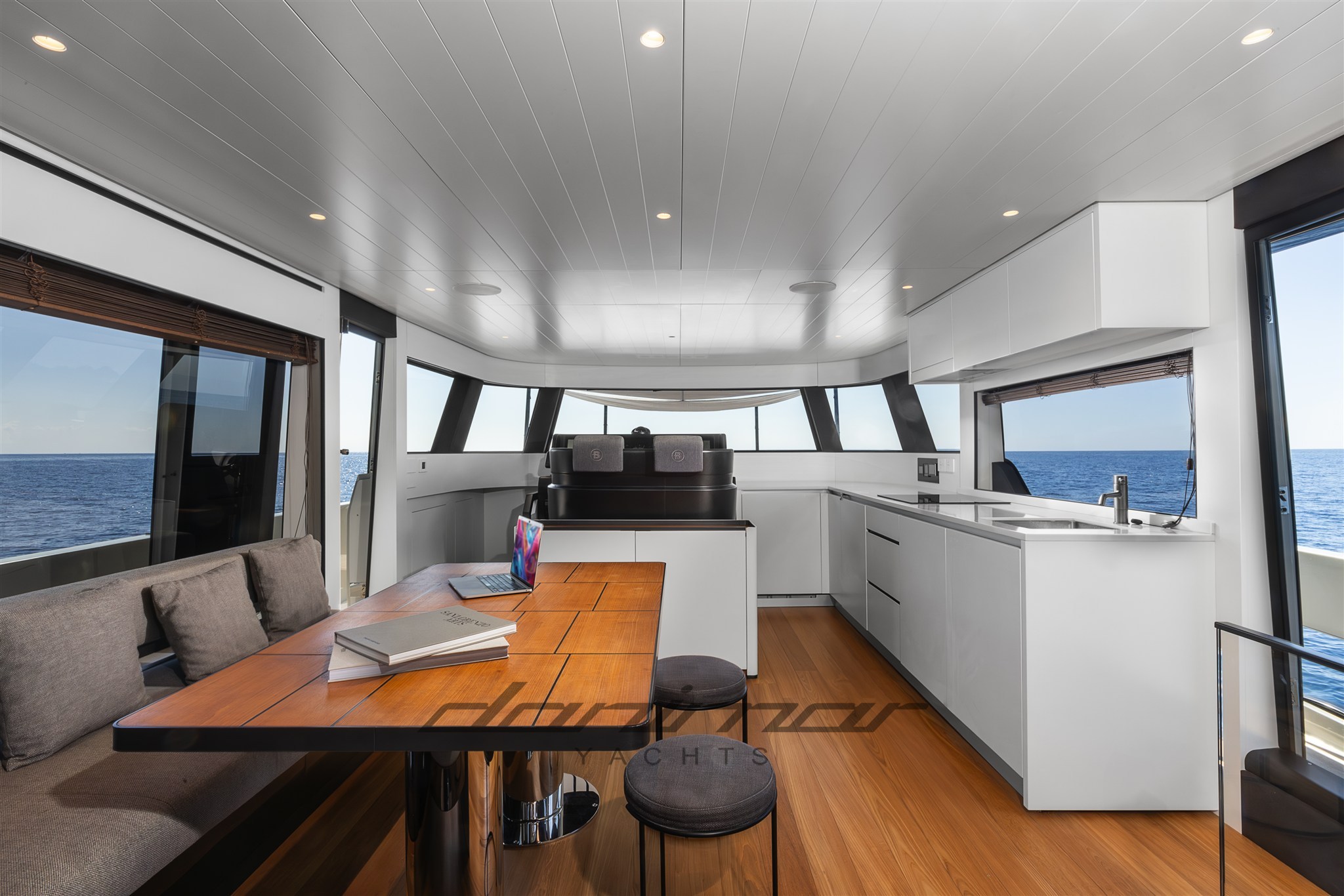 {I} Main deck