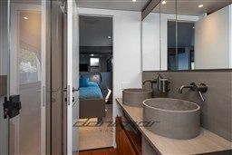 {I} Owner bathroom