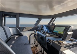 {I} Helm Station