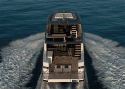 {E} Aft View
