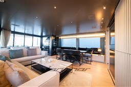 {I} Salon