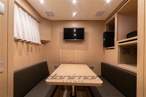 {I} Crew Area