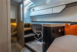 [I] F33_Outboard_Interior-01834-min.jpg