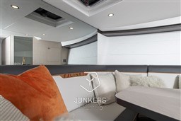 [I] F33_Outboard_Interior_6573-min.jpg