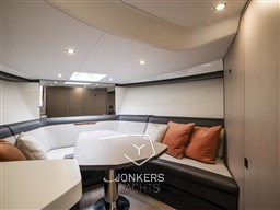 [I] F33_Outboard_Interior_9331480-min.jpg