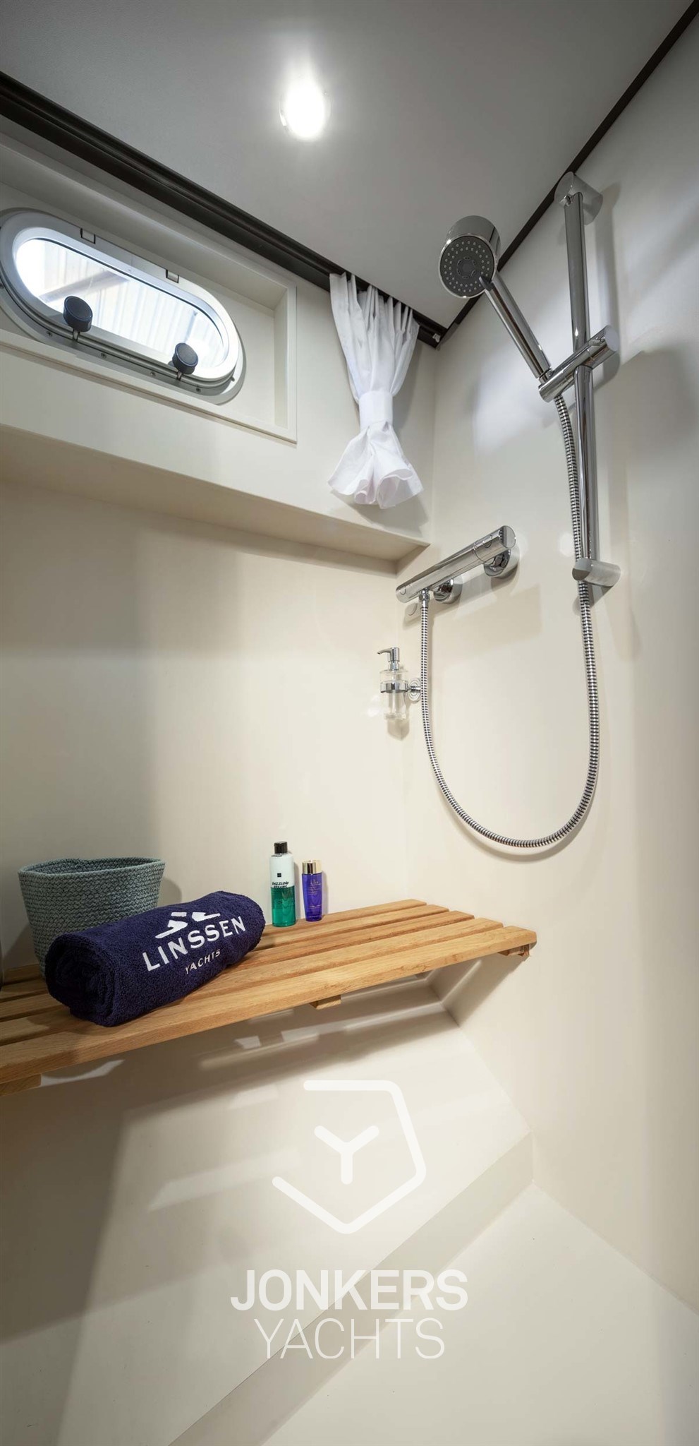 [I] linssen-grand-sturdy-35-0-sedan-int-230519-051.jpg