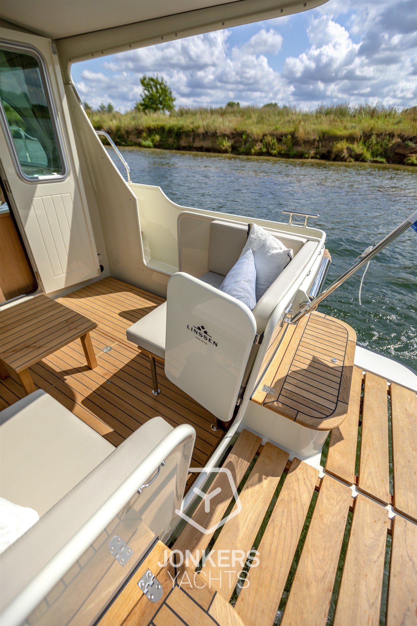 [E] linssen-grand-sturdy-35-0-sedan-_010819-200.jpg