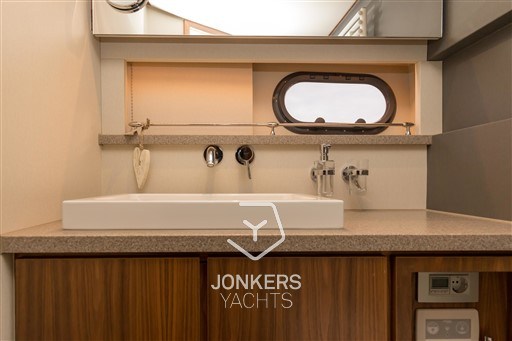 [I] Linssen Grand Sturdy 590 AC Variotop @ Jonkers Yachts