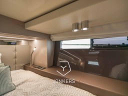 [I] Invictus GT370 - Jonkers Yachts # (21).jpg