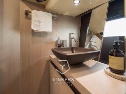 [I] Invictus GT370 - Jonkers Yachts # (15).jpg