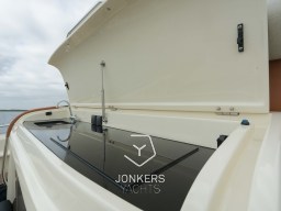 [E] Invictus GT370 Jonkers Yachts # (56).jpg