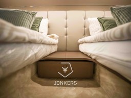 [I] Invictus GT370 - Jonkers Yachts # (20).jpg