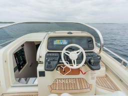 [E] Invictus GT370 Jonkers Yachts # (42).jpg