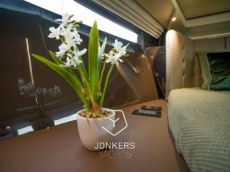 [I] Invictus GT370 - Jonkers Yachts # (6).jpg