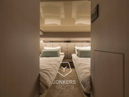 [I] Invictus GT370 - Jonkers Yachts # (17).jpg