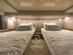 [I] Invictus GT370 - Jonkers Yachts # (18).jpg