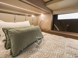 [I] Invictus GT370 - Jonkers Yachts # (22).jpg