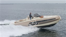 [E] Invictus GT370 Jonkers Yachts (8).jpg