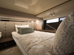 [I] Invictus GT370 - Jonkers Yachts # (19).jpg