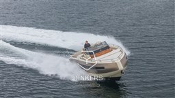 [E] Invictus GT370 Jonkers Yachts (12).jpg