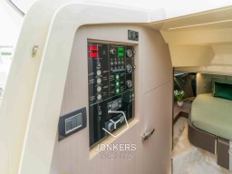 [I] Invictus GT370 - Jonkers Yachts # (25).jpg