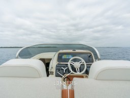 [E] Invictus GT370 Jonkers Yachts # (41).jpg