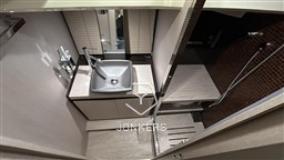 [I]Invictus GT370 - Jonkers Yachts (5).jpeg