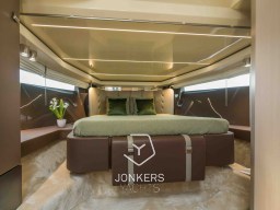 [I] Invictus GT370 - Jonkers Yachts # (2).jpg