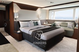 [I] Phantom_65_Interior_Walnut_CGI_07.jpg