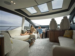 [I] Phantom_65_Interior_27502.jpg