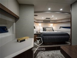 [I] Phantom_65_Interior_27642.jpg