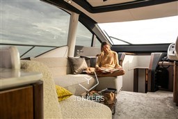 [I] Phantom_65_Interior_5066.jpg