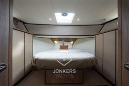 [I] Linssen Grand Sturdy 45.1 Sedan Sandstone Serenity (2).jpg