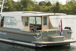 [E] Linssen Grand Sturdy 45.1 Sedan Mystic Green (1).jpg