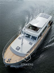 [E] Linssen Grand Sturdy 45.1 Sedan Mystic Green (3).jpg