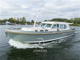 [E] Linssen Grand Sturdy 45.1 Sedan Mystic Green (10).jpg