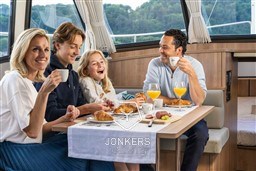 [I] linssen-45-sl-ac-lifestyle-20220601-041.jpg