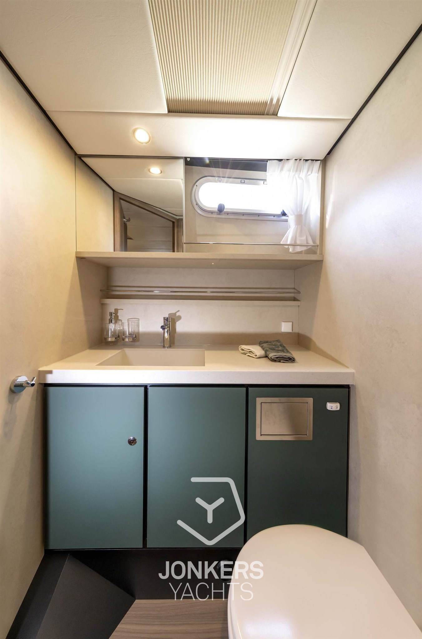 [I] Linssen Grand Sturdy 40.1 AC Mystic Green (5).jpg