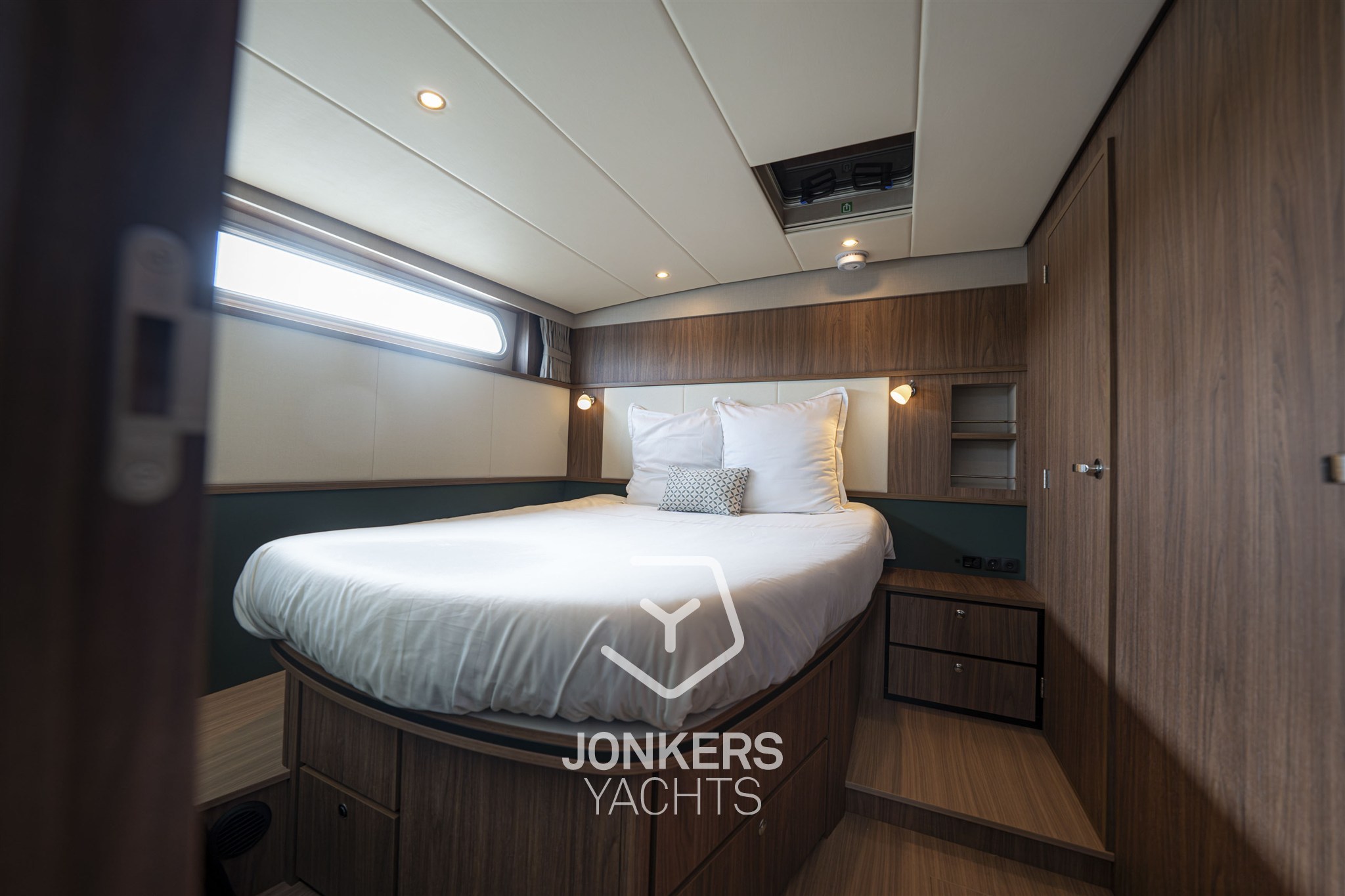 [I] Linssen Grand Sturdy 40.1 AC Mystic Green (46).jpg