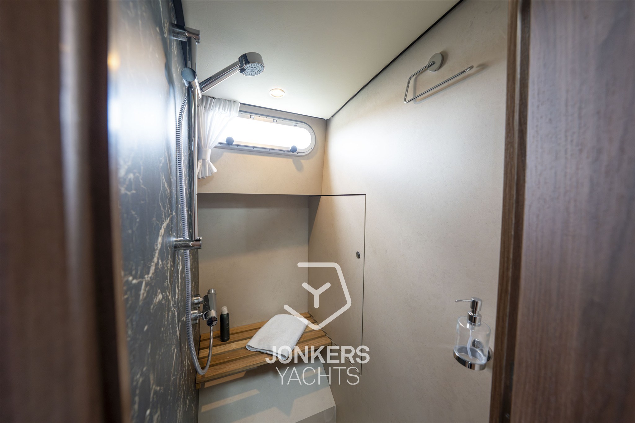 [I] Linssen Grand Sturdy 40.1 AC Mystic Green (76).jpg
