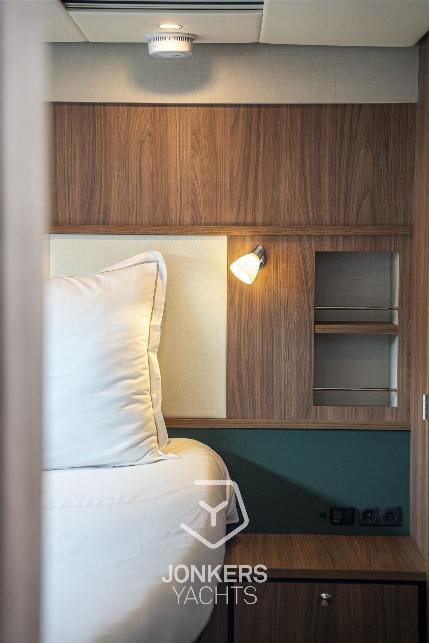 [I] Linssen Grand Sturdy 40.1 AC Mystic Green (93).jpg