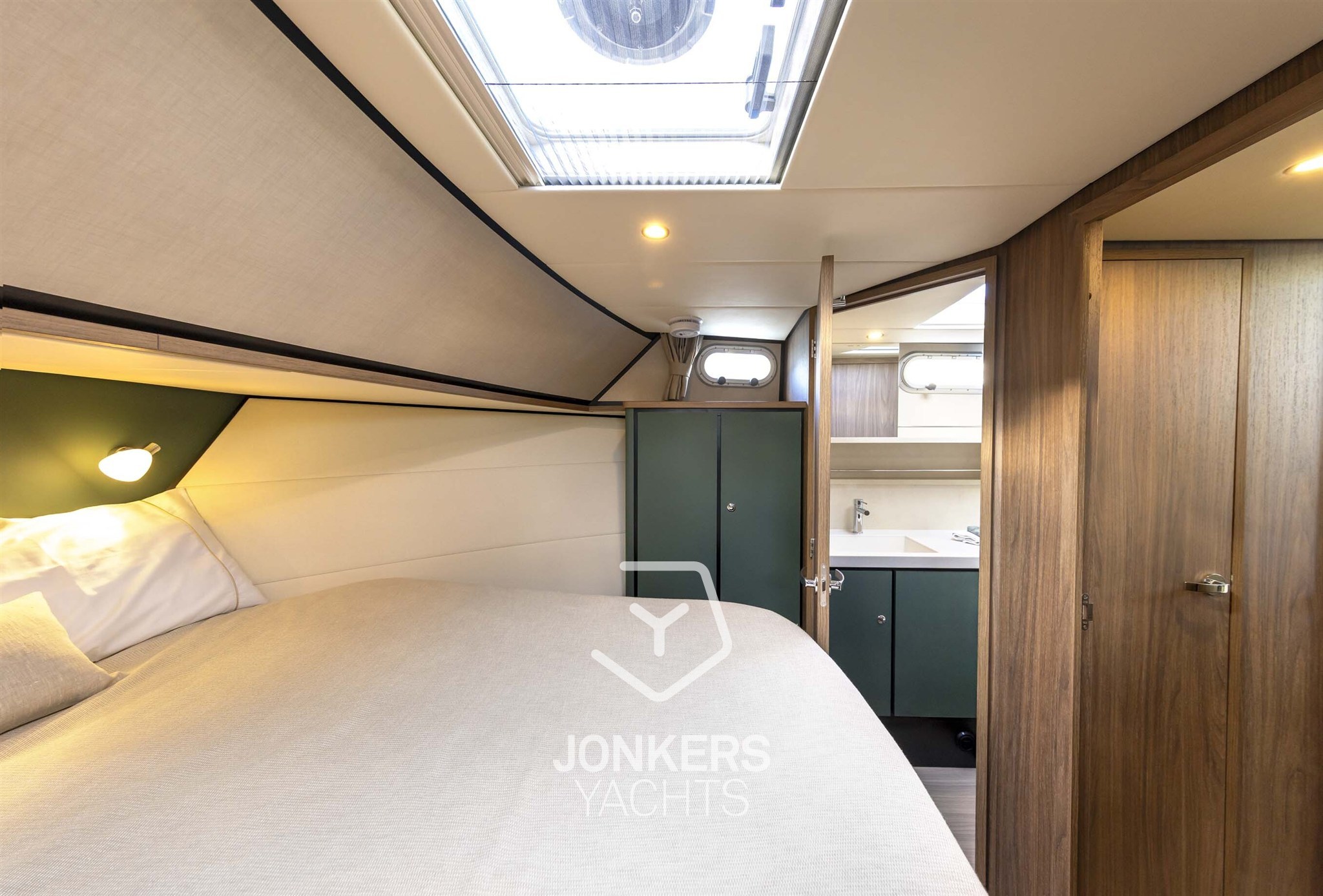 [I] Linssen Grand Sturdy 40.1 AC Mystic Green (2).jpg
