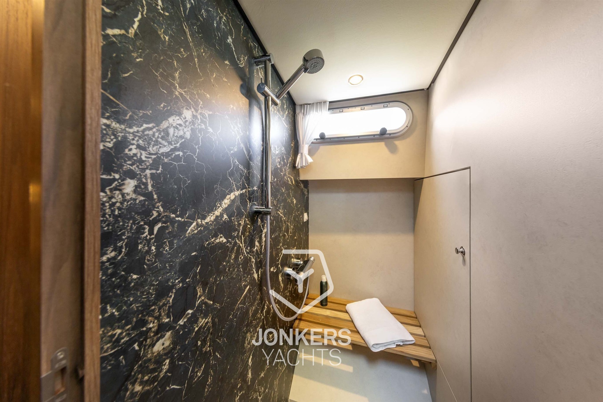 [I] Linssen Grand Sturdy 40.1 AC Mystic Green (7).jpg